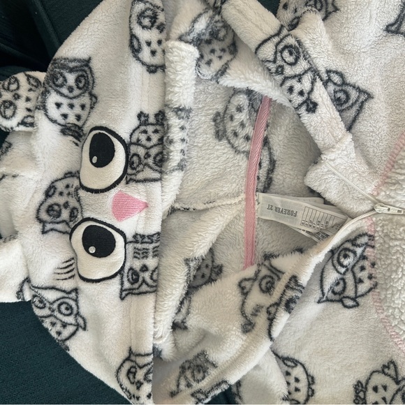 Hooters Calendar Embroidered Owl Onesie Pajamas - Picture 6 of 7